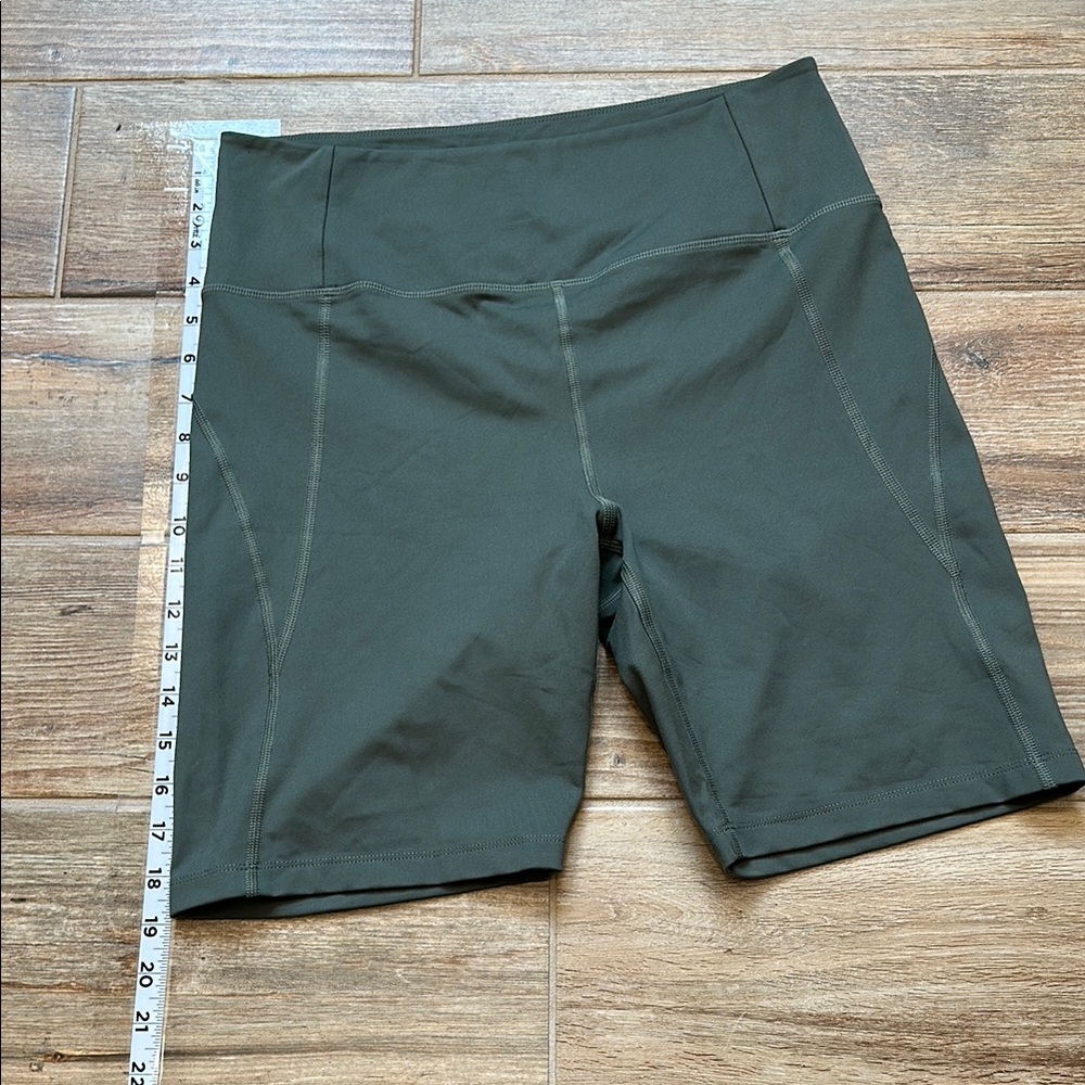 Girlfriend Collective Olive Bike Shorts - Picture 6 of 7